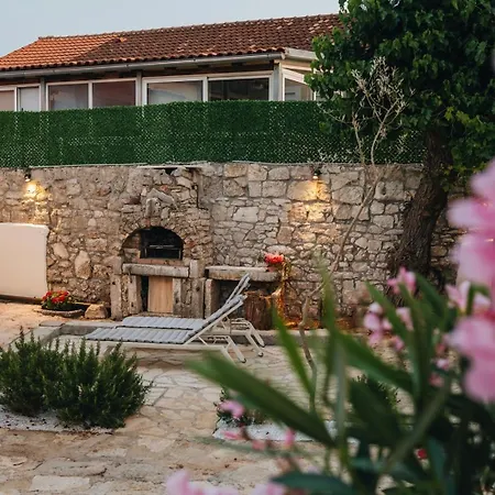 House With A Parking Space Radmani, - 26954 בית נופש