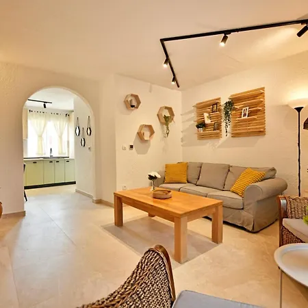 בית נופש House With A Parking Space Radmani, - 26954